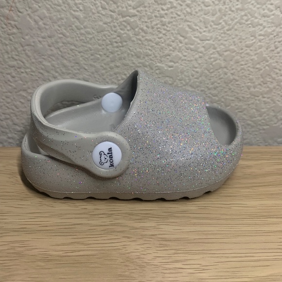 Koala Baby Gray Girls Shoes Size 2 - Picture 3 of 5